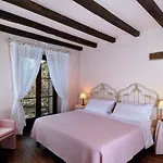 Lodole Bed & Breakfast 4*