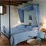 Lodole Bed and Breakfast 4*