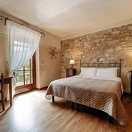 Lodole Bed and Breakfast 4*