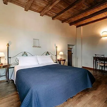 Lodole Bed and Breakfast 4*
